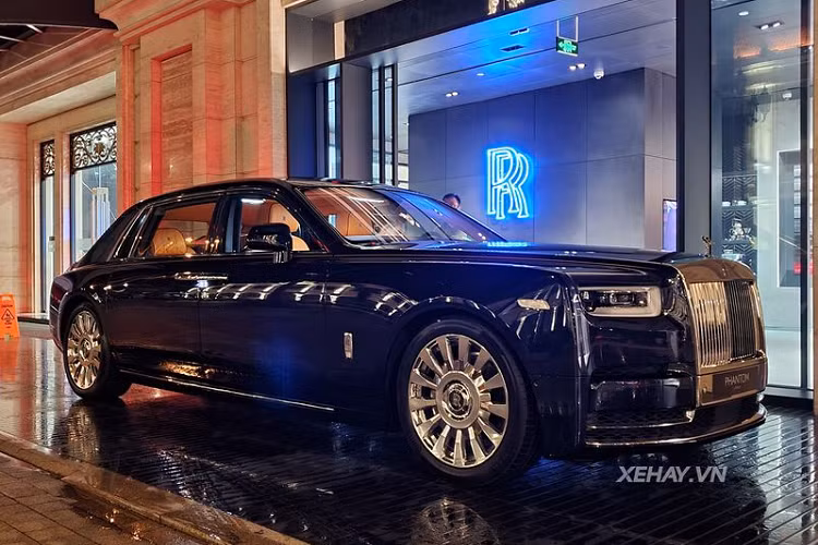 Can canh Rolls-Royce Phantom VIII chinh hang Viet Nam, tu 50 ty