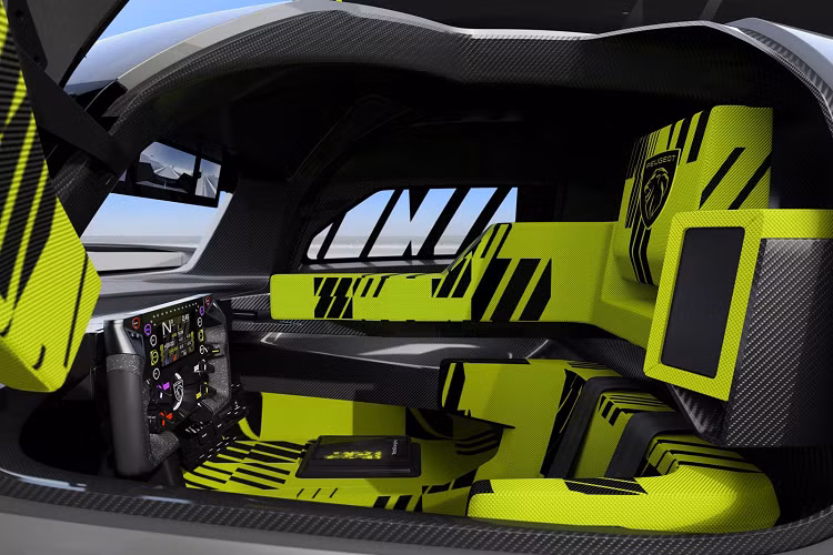 Ngoại thất của mẫu hypercar được sơn màu xám Selenium, tạo sự tương phản với các điểm nhấn màu xanh neon và vàng. Kiểu phối màu này tương tự các mẫu 508 và 508 SW. Đặc biệt, siêu xe này không có cánh gió sau, Peugeot cho biết họ đã đạt được hiệu quả khí động học ấn tượng trong thiết kế thân xe, vì thế cánh gió là không cần thiết.