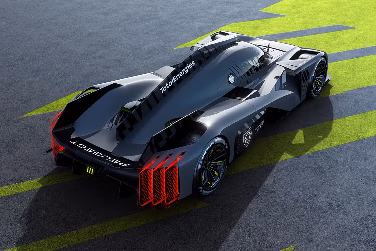Peugeot 9X8 sẽ tham gia hạng Le Mans Hypercar, cạnh tranh với các đối thủ như Aston Martin Valkyrie hay Toyota GR010 Hybrid. Ferrari cũng được cho là đang tạo ra một siêu xe mới cho hạng đua này.