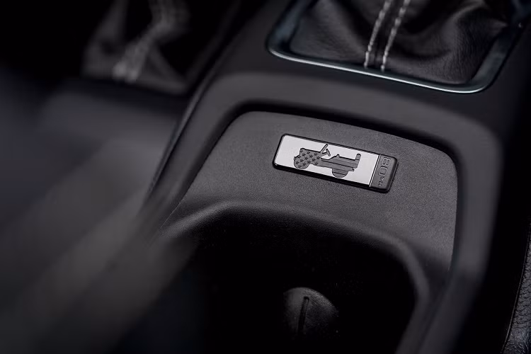 Sức mạnh của Jeep Wrangler 80th Anniversary Edition đến từ động cơ xăng tăng áp 2.0L, sản sinh công suất 272 mã lực và mô-men xoắn cực đại 400 Nm. Sức mạnh được truyền đến 4 bánh thông qua hộp số tự động 8 cấp. Động cơ 2.0L này sẽ được dùng cho tất cả phiên bản Wrangler 2021.