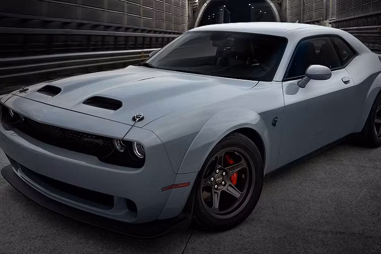 Với những nâng cấp nhỏ, hai mẫu Dodge Charger và Challenger đã trở nên hầm hố hơn, dữ dằn hơn đáng kể so với nguyên bản. Những tùy chọn này hoàn toàn phù hợp với những người mua xe ưa thích sự khác biệt cũng như chú trọng tới việc nâng cấp và hoàn thiện tới từng chi tiết nhỏ nhất của chiếc xe yêu thích.