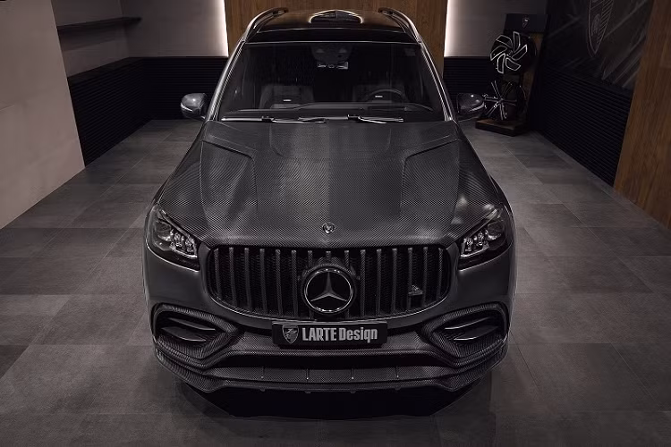 Mặc dù có khối lượng cực lớn, nhưng chiếc SUV này chỉ mất 4,2 giây để đạt 100 km/h từ vạch xuất phát, với tốc độ tối đa là 280 km/h. Hãng độ chưa công bố mức giá chi tiết cho bộ body kit này, nhưng có thể dự đoán là nó sẽ không hề rẻ vì các bộ phận đều được làm chủ yếu từ sợi carbon.