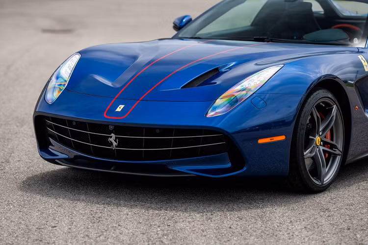 Thiết kế của siêu xe Ferrari F60 America được lấy cảm hứng từ mẫu Ferrari 275 GTB/4S NART Spider đời 1967, với chi tiết lưới tản nhiệt đặc trưng của Ferrari vào thập kỷ 60.