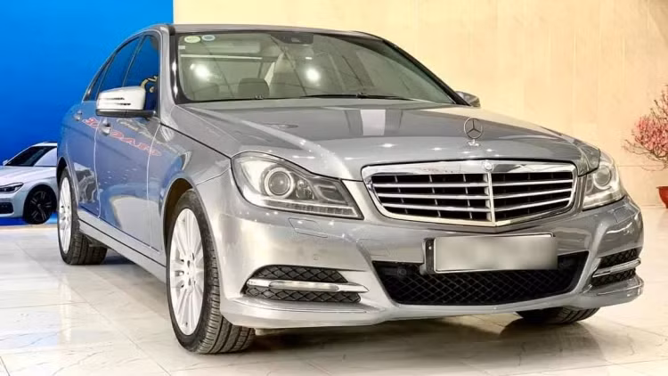 Trieu hoi loat xe sang Mercedes-Benz tai Viet Nam loi tui khi-Hinh-2