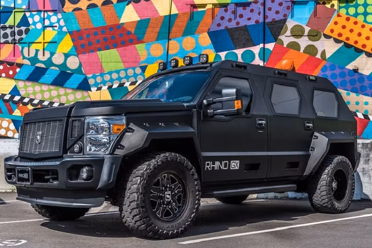 Giá bán của Rhino GX không được USSV tiết lộ chi tiết. Tuy nhiên được biết rằng khách hàng nếu muốn sở hữu USSV Rhino GX sẽ phải đặt cọc 25% giá trị của chiếc xe nếu sống tại Mỹ, hoặc 50% nếu ở các quốc gia khác.