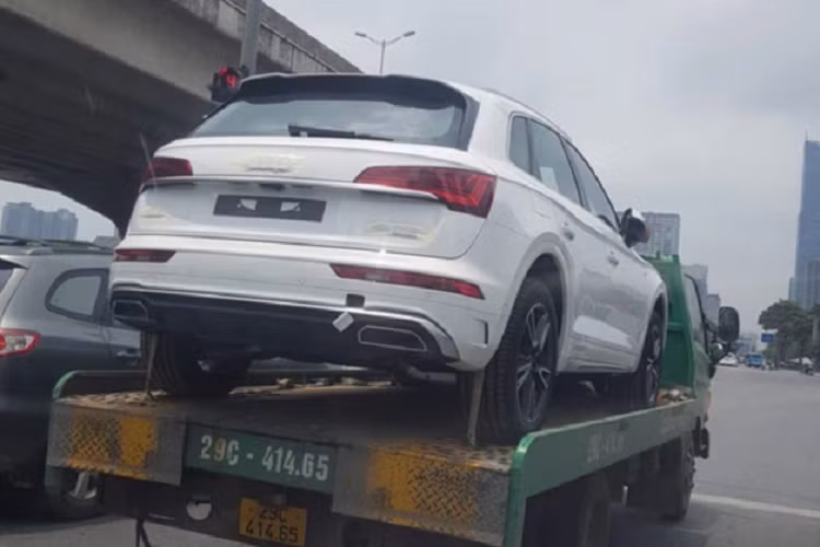 Đây là phiên bản Audi Q5 thế hệ mới sở hữu cấu hình động cơ nhỏ, 4cyl dung tích 2.0 lít tăng áp TFSI sử dụng kết hợp với hệ truyền động mild-hybrid (MHEV) cho tổng công suất 261 mã lực và mô-men xoắn cực đại và 370 Nm.