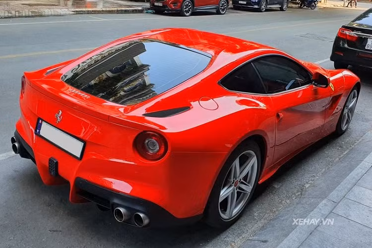 Được biết, thân của F12 Berlinetta sử dụng nhiều thành phần làm bằng nhôm, do đó trọng lượng của chiếc xe chỉ nặng 1.525 kg.