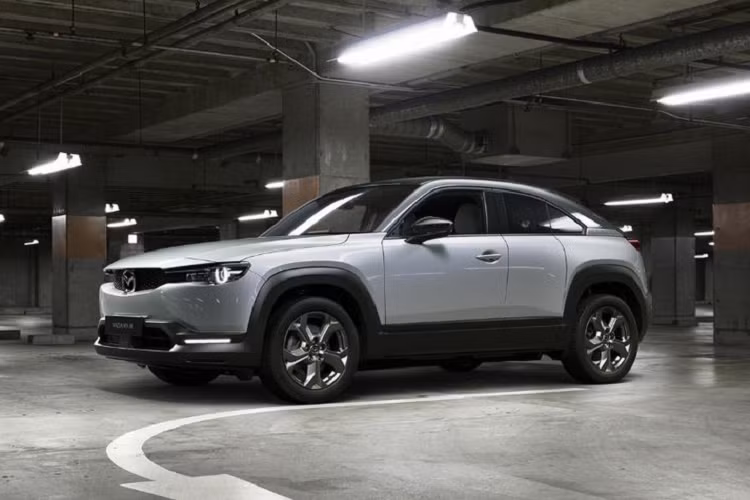 MX-30 là mẫu xe thuần điện đầu tiên của Mazda, ở Mỹ giá xe Mazda MX-30 dao động từ 33.470 USD (khoảng 760 triệu đồng) với bản tiêu chuẩn và 36.480 (khoảng 830 triệu đồng) cho bản cao cấp. Trên thị trường xe điện, MX-30 là đối thủ của Hyundai Kona EV và Kia Niro EV.