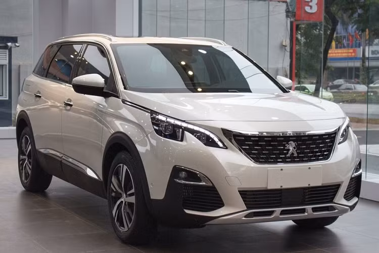 Do là bản nâng cấp giữa vòng đời và lại còn được lắp ráp tại Việt Nam, nhiều khả năng Peugeot 3008 2021 vẫn sẽ được trang bị động cơ tăng áp, dung tích 1.6L cùng hộp số tự động 6 cấp như trước đây. Theo thông số của bản cũ, xe có công suất tối đa là 165 mã lực cùng mô-men xoắn cực đại 245 Nm.