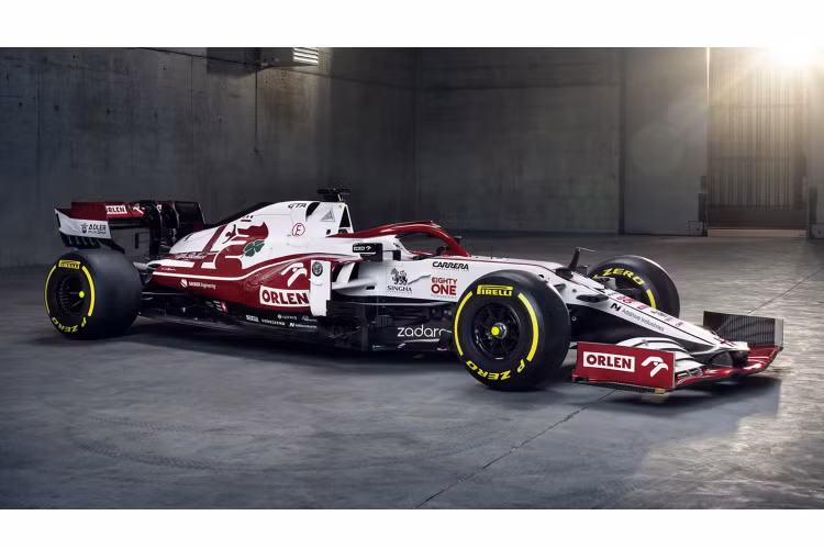  Alfa Romeo C41 Alfa Romeo sẽ không thay đổi nhiều vào năm 2021. Mặc dù trông khá đẹp, nhưng phong cách của chiếc xe, về cơ bản là một phiên bản đảo ngược của năm ngoái. Đội hình tay đua của nhà đua Ý gồm Kimi Räikkönen và Antonio Giovanazzi - không thay đổi. Tuy nhiên, với tư cách là khách hàng của Ferrari, Alfa Romeo sẽ nhận được bộ nguồn mới của hãng Ngựa chồm. Hy vọng điều này sẽ giúp C41 tiến xa hơn trên bảng tổng sắp.