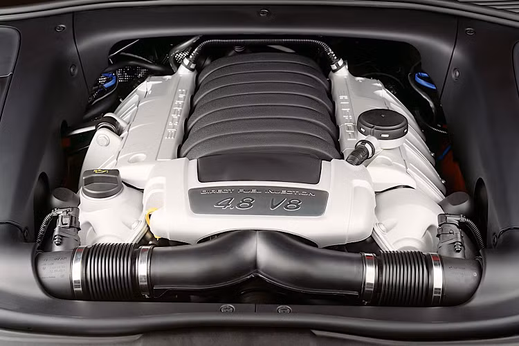 Trên thực tế, giá xe Porsche Cayenne GTS 2008 bán ra 868 triệu đồng tại TP HCM này còn luôn nằm trong tầm với của nhiều người. Giá bán dễ chịu, nhưng không phải ai cũng dám “đụng” vào những “cô hoa hậu” một thời này vì khi phi phí bảo dưỡng thay thế phụ tùng cho những chiếc xe sang đẳng cấp mang thương hiệu Porsche rất đắt đỏ.