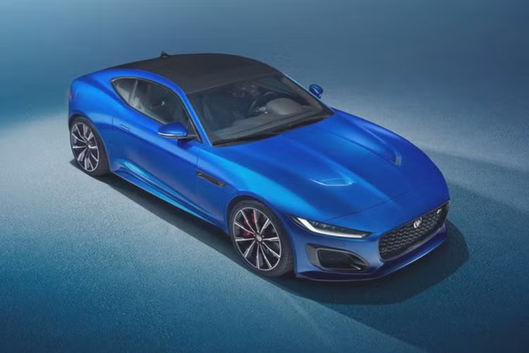 Giá xe Jaguar F-Type Reims Edition bán ra từ 80.950 USD (khoảng 1 tỷ 863 triệu đồng) cho biến thể P300 và 97.651 USD (khoảng 2 tỷ 247 triệu đồng) cho biến thể P450. Chỉ có tổng cộng 150 chiếc F-Type Reims Edition được sản xuất và tất cả đều dành cho các đại lý ở Anh, từ tháng 3 xe sẽ bắt đầu được bàn giao tới tay khách hàng.