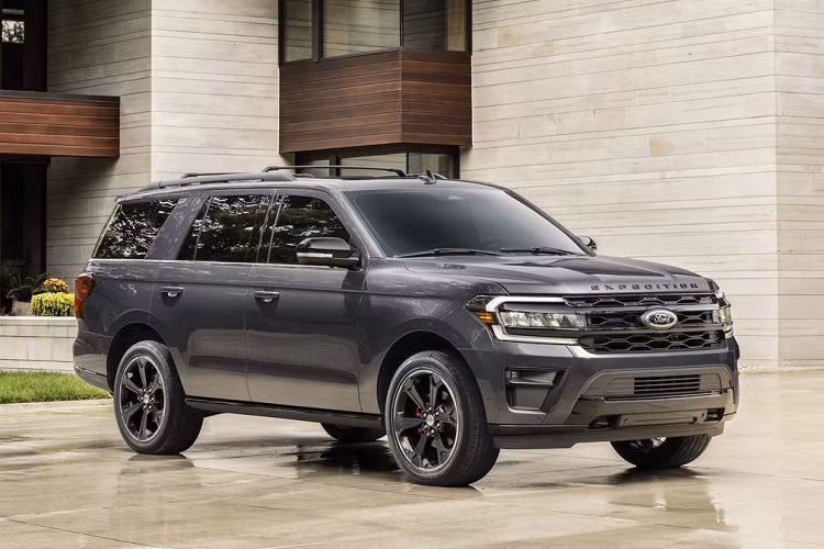Blue Oval mới đây vừa trình làng mẫu xe SUV Ford Expedition 2022 mới, đây được xem là một phiên bản nâng cấp giữa vòng đời với nhiều thay đổi đáng giá.