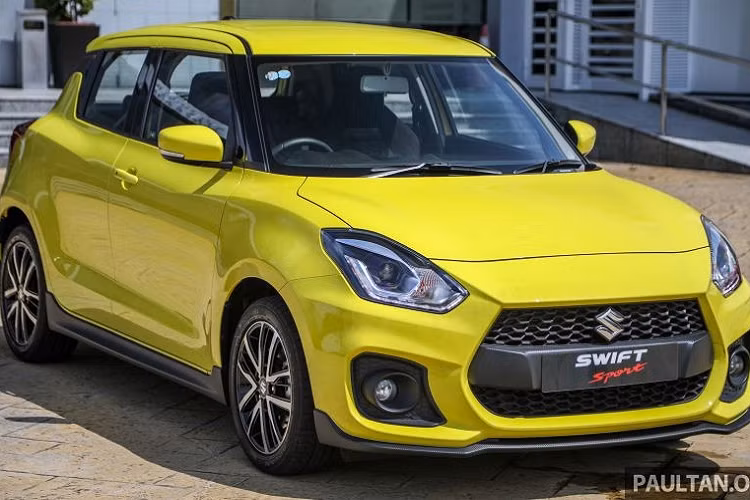 Sau 5 năm "biến mất" khỏi thị trường Malaysia, hãng Suzuki mới đây đã quyết định quay trở lại với mẫu xe Suzuki Swift Sport 2021 mới. Sau 5 năm "biến mất" khỏi thị trường Malaysia, hãng Suzuki mới đây đã quyết định quay trở lại. Trong lần tái xuất này, hãng Suzuki đã giới thiệu mẫu xe Swift Sport 2021 với khách hàng Malaysia.