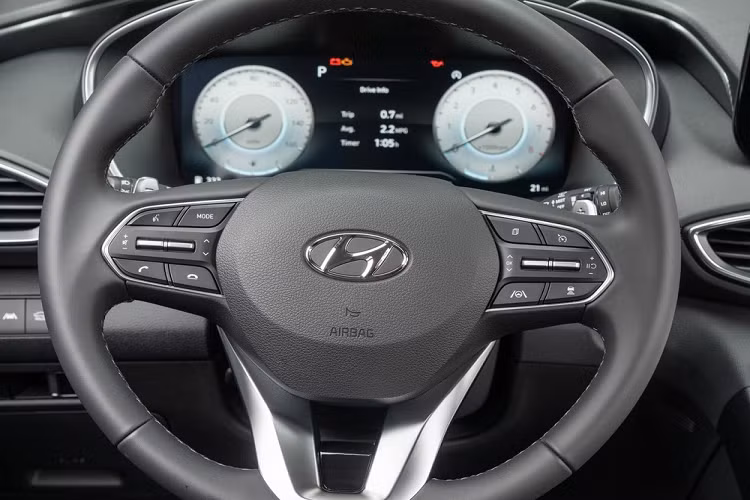 Nguồn cung cấp sức mạnh cho Hyundai SantaFe XRT 2022 tại thị trường Mỹ là khối động cơ xăng 4 xi-lanh, dung tích 2.5L với công suất tối đa 191 mã lực và mô-men xoắn cực đại 247 Nm.