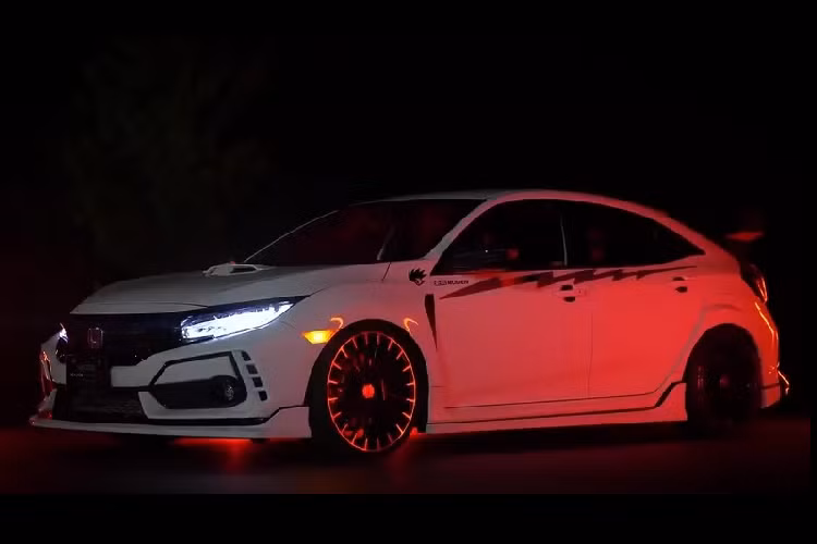 Mặc dù không phải là một bộ phận chính thức cho mẫu Honda Civic Type R thể thao, nhưng Mugen lại được biết đến như một nhà sản xuất linh phụ kiện chính hãng và điều chỉnh xe hơi thương mại Honda. Điều này được cho là do Mugen được thành lập bởi con trai của Soichiro Honda - nhà sáng lập thương hiệu Honda, với mối liên hệ chặt chẽ giữa các kỹ sư của hai công ty trong suốt quá trình làm việc.