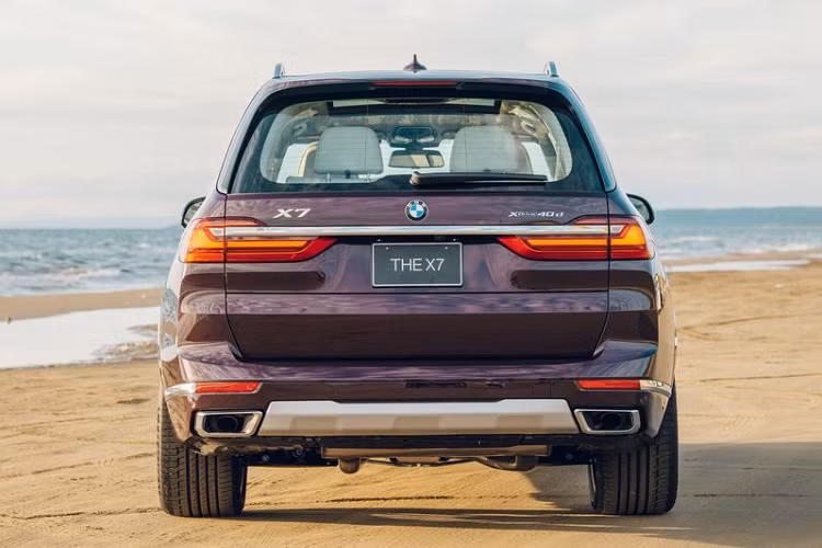 Giá xe BMW X7 Nishijin 2022 bán ra từ 16,8 triệu yên (tương đương khoảng 3,47 tỷ đồng), đáng tiếc xe đã bán hết bởi nó chỉ được sản xuất đúng 3 chiếc. 