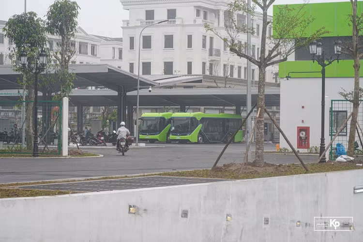 Theo VinGroup, tập đoàn này sẽ đưa VinBus vào khai thác tại Hà Nội, TP. Hồ Chí Minh và Phú Quốc với số lượng xe dự kiến vào khoảng 200 chiếc. Được biết, VinGroup có kế hoạch triển khai vận hành 15 tuyến Vinbus chạy điện nhằm kết nối các khu đô thị Vinhomes vào trung tâm Hà Nội và TP. HCM.