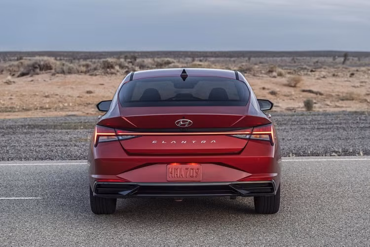 Hyundai Elantra giam toi 60 trieu dong, 