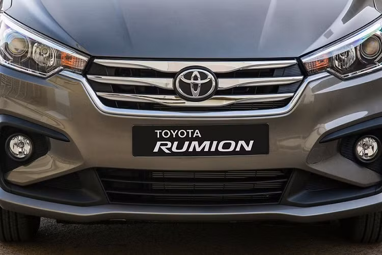 Khác với những mẫu xe của Toyota khác được phát triển dựa trên ô tô Suzuki như Glanza và Urban Cruiser, Rumion không được bày bán ở thị trường Ấn Độ đầu tiên. Thay vào đó, mẫu xe MPV Toyota Rumion này lại ra mắt ở thị trường Nam Phi.