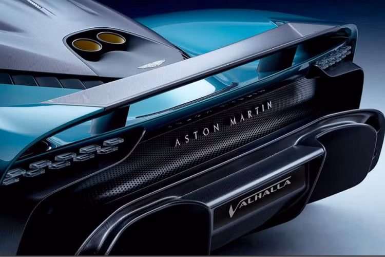 Aston Martin đặt ra mục tiêu là Valhalla sẽ hoàn thành đường đua Nurburgring trong thời gian chỉ 6 phút 30 giây, nhanh hơn 13 giây so với kỷ lục thế giới hiện tại - đang thuộc về Mercedes-AMG GT Black Series (nhiều người không công nhận kết quả của Porsche, bởi chiếc 911 GT2 RS lập kỷ lục có quá nhiều trang bị hậu mãi đặc biệt).