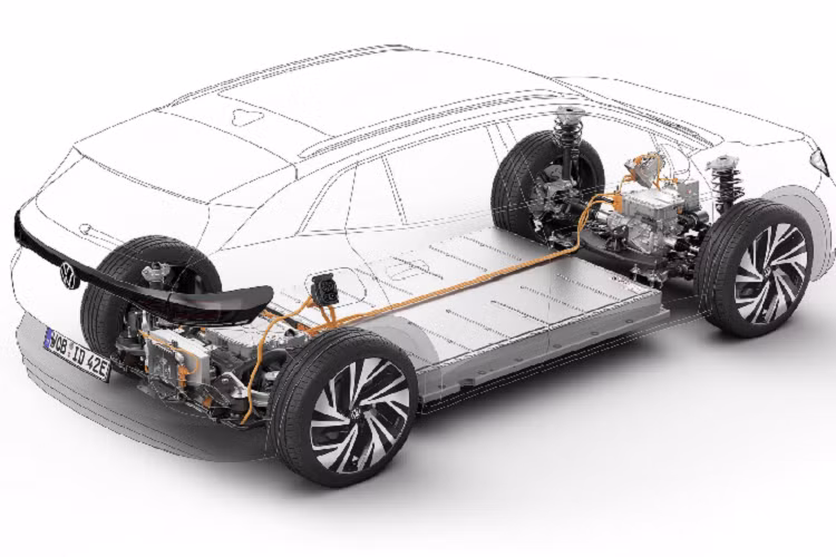 Volkswagen ID.4 AWD Pro 2022 giá rẻ sẽ được trang bị động cơ điện kép sản sinh công suất 295 mã lực, tăng thêm 94 mã lực so với phiên bản dẫn động cầu sau. Cấu hình này cho phép ID.4 AWD Pro tăng tốc từ 0-96 km/h trong 5,7 giây. Có thêm động cơ điện dẫn động bánh trước, sức kéo của ID.4 AWD Pro cũng được cải thiện từ 998kg lên 1225kg so với bản dẫn động cầu sau. Bù lại, tầm hoạt động của xe giảm xuống do sự gia tăng hiệu suất.