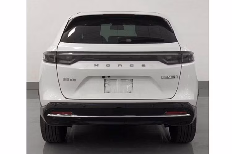 Như những trường hợp trước đây, tất cả những mẫu xe hơi để được cấp phép bán tại thị trường Trung Quốc đều phải công khai hình ảnh trên trang web của Bộ Công nghiệp và Công nghệ Thông tin.