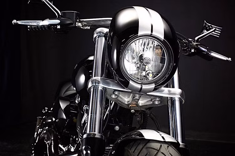Mức giá xe Harley-Davidson Heart Breaker cũng như số chi phí độ từ Breakout đời 2015 hiện chưa được xưởng độ Bad Land tại Nhật Bản công bố. 