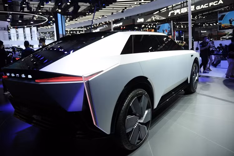 Trong tháng 10, Honda nói rằng họ đã phát triển một “Kiến trúc e:N” mới dành riêng cho dòng xe điện e:N và các bộ pin sẽ được cung cấp bởi công ty CATL. Thương hiệu Nhật Bản hứa hẹn rằng cấu trúc khung gầm mới sẽ lái rất thú vị đồng thời tích hợp các công nghệ Honda SENSING, Honda CONNECT và Digital Cockpit mới nhất.