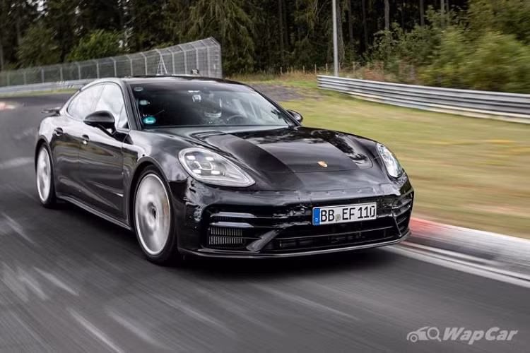 Theo Porsche, thách thức lớn nhất trong quá trình phát triển Turbo S là phải lắp đặt một hệ thống truyền động lớn vào Panamera, đồng thời đảm bảo sự cân bằng hoàn hảo giữa hiệu suất vận hành và sự thoải mái cho hành khách trên xe.