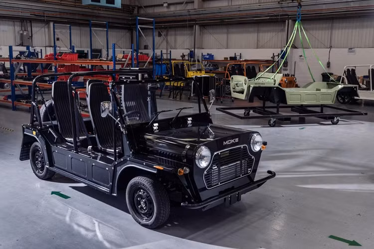 Mới đây, thương hiệu Moke International, một công ty có trụ sở ở Anh Quốc, đã thông báo rằng bắt đầu từ ngày 1/1/2022, họ sẽ chuyển hướng sang sản xuất điện hoá hoàn toàn với mẫu xe cổ Moke hồi sinh, loại bỏ dần mô hình chạy bằng động cơ đốt trong. 