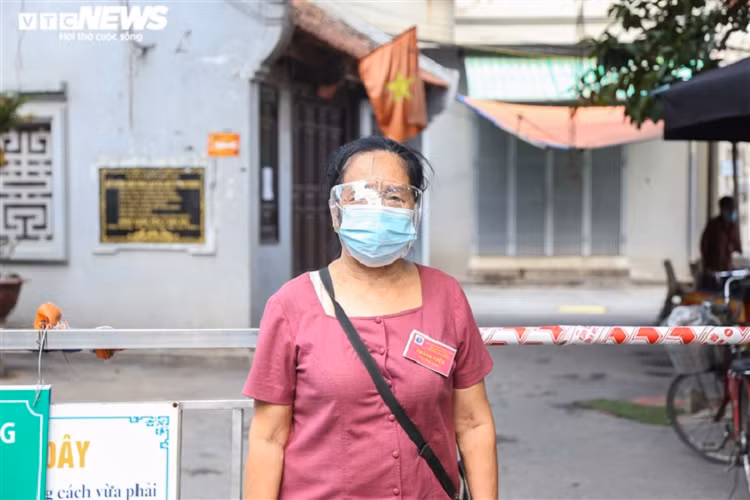Ảnh: 50 chốt "vùng xanh" phòng chống COVID-19 đầu tiên tại Hà Nội - Hình 3 Anh: 50 chot