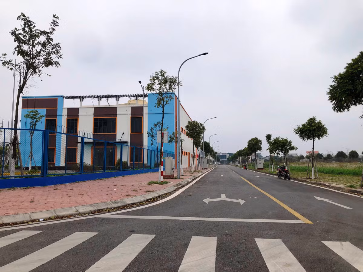 Dự án Trung tâm thể thao Liên Hồng tại Khu đô thị mới phía Nam thành phố Hải Dương thuộc xã Liên Hồng (TP Hải Dương, tỉnh Hải Dương) hiện đã xây dựng nhiều hạng mục công trình như cổng trung tâm, nhà đa năng, sân thể thao, bể bơi, 2 dãy kiot gồm 18 căn…