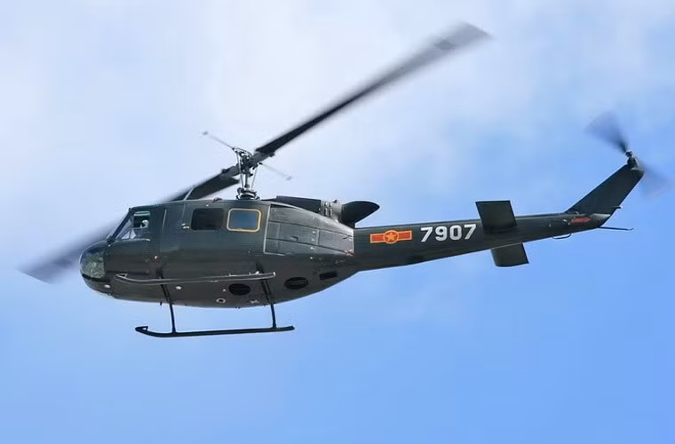 Về không quân, Việt Nam đã tự khôi phục bay thành công ít nhất 15 chiếc trực thăng đa dụng UH-1. Hiện vẫn còn trong kho bảo quản hàng chục chiếc khác, việc Mỹ đồng ý dỡ lệnh cấm vận có thể giúp ta tăng thêm số lượng UH-1 trong thời gian tới.