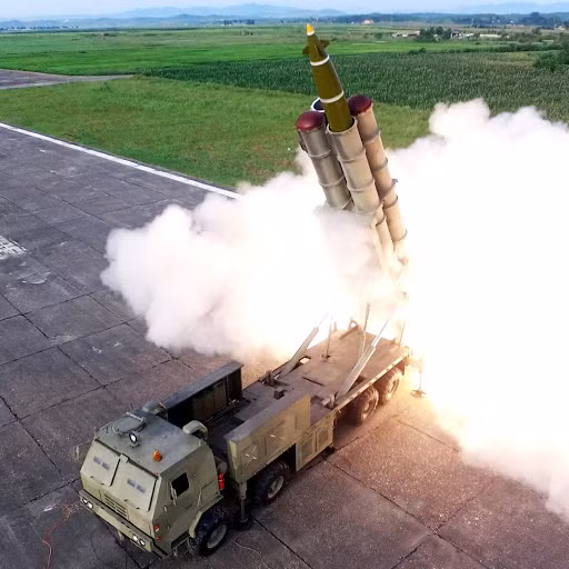 "Trong một tình huống mà toàn thế giới đang gặp khó khăn do COVID-19, hành động quân sự của Triều Tiên là rất không phù hợp. Chúng tôi kêu gọi họ dừng lại ngay lập tức" – Hội đồng Tham mưu trưởng Liên quân Hàn Quốc (JCS) tuyên bố.