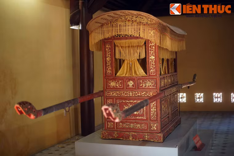 Đây là một phần của lỗ bộ, một bộ vật dụng được sử dụng tùy theo tính chất nghi lễ, bao gồm kiệu, cờ, quạt, tàn, lọng, bộ binh khí, chuông, trống...