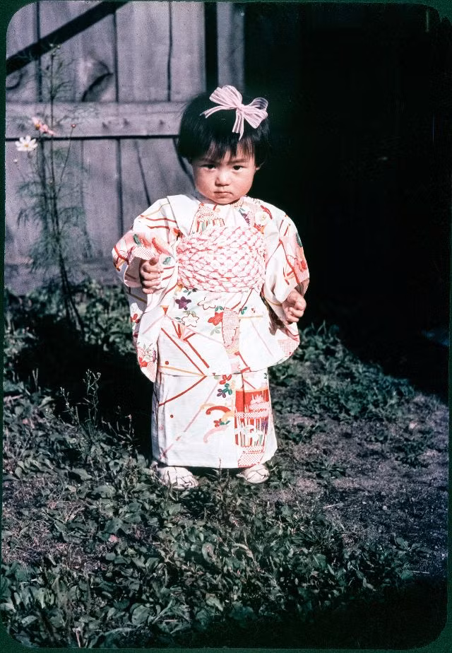 Bé gái đáng yêu diện kimono. Ảnh: Vintage Japan-esque.