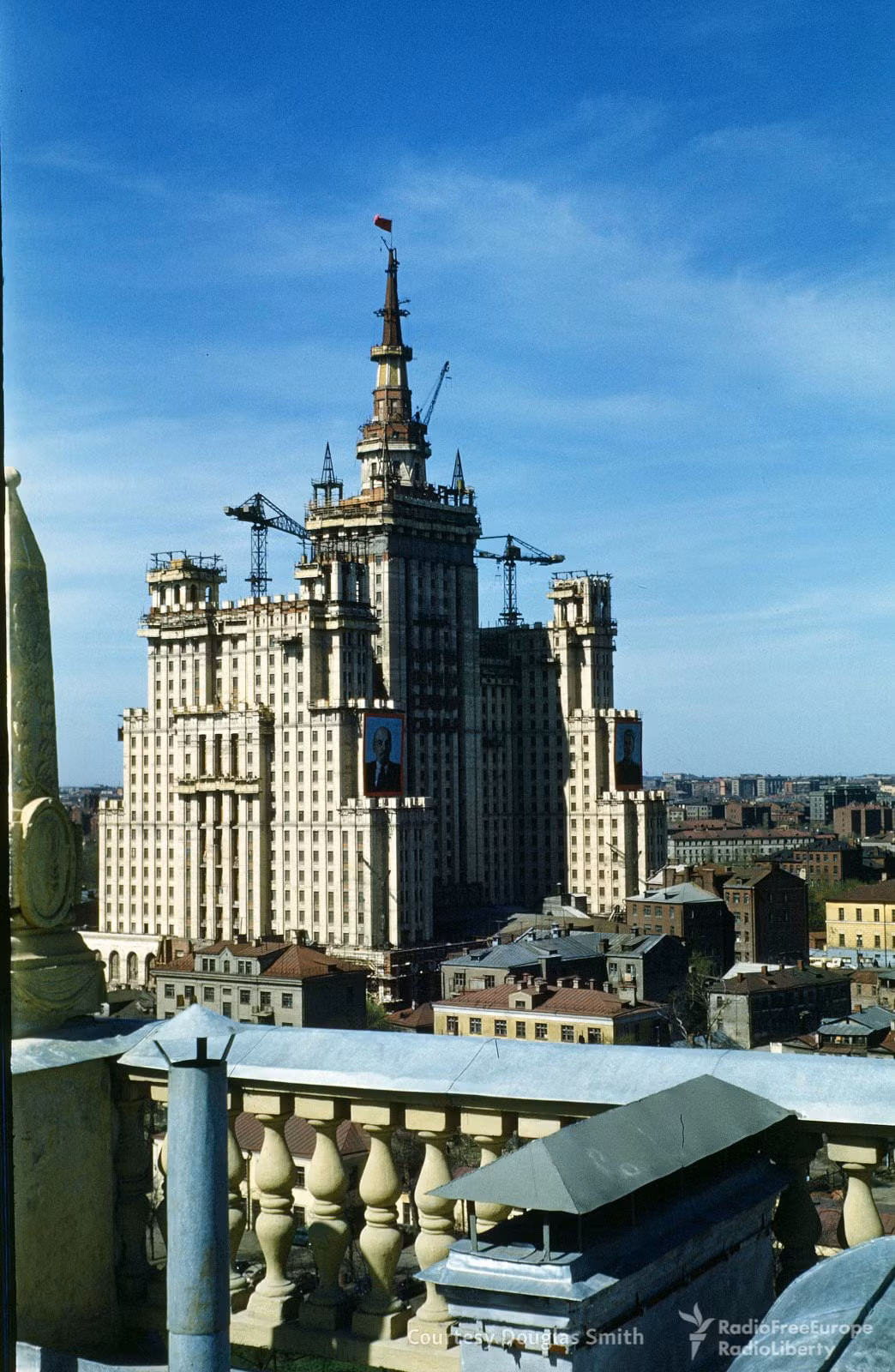Cận cảnh tòa nhà Quảng trường Kudrinskaya lúc gần được hoàn thiện. Ảnh: Russiatrek.org.