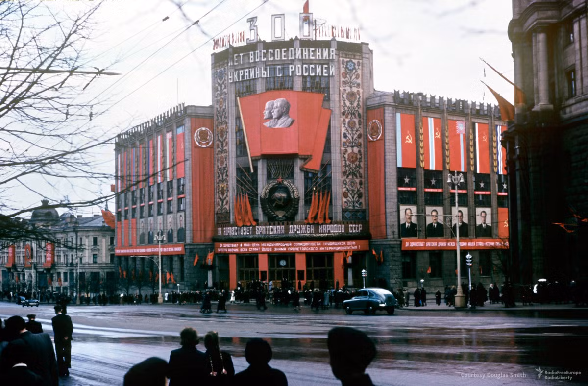 Tòa nhà Trung tâm Điện báo ở Moscow năm 1953-1954. Ảnh: Russiatrek.org.