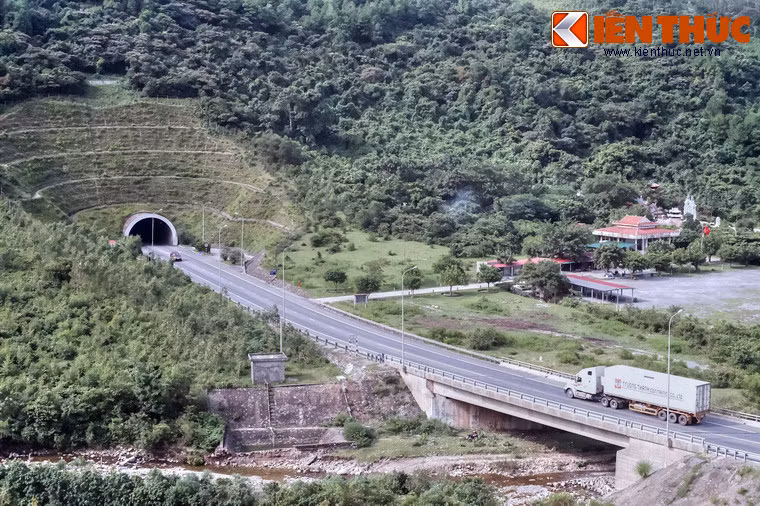Đến đầu những năm 2000, sau khi hầm đường bộ đèo Ngang hoàn thành, một giai đoạn lịch sử của con đèo dường như đã khép lại.
