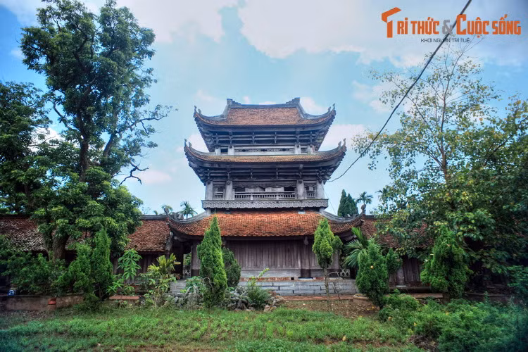 Trong quần thể kiến trúc của ngôi chùa có tuổi đời 4 thế kỷ, công trình nổi bật nhất là gác chuông nằm phía sau khuôn viên, được đánh giá là gác chuông to đẹp vào hàng bậc nhất trong các gác chuông của chùa cổ Việt Nam.