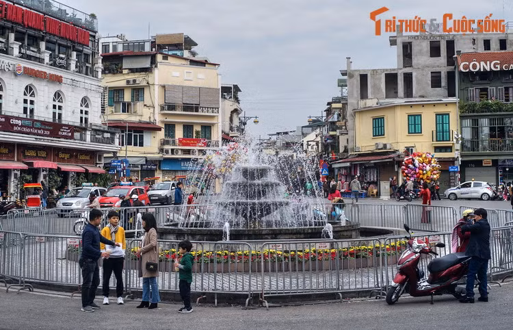 Ngày nay đài phun nước Long Vân là một điểm hẹn nổi tiếng, nơi đông đảo người dân tề tựu vào những dịp nghỉ lễ. Có ý kiến cho rằng, đài phun nước này có vai trò như một "cột mốc Km 0" của thủ đô Hà Nội.