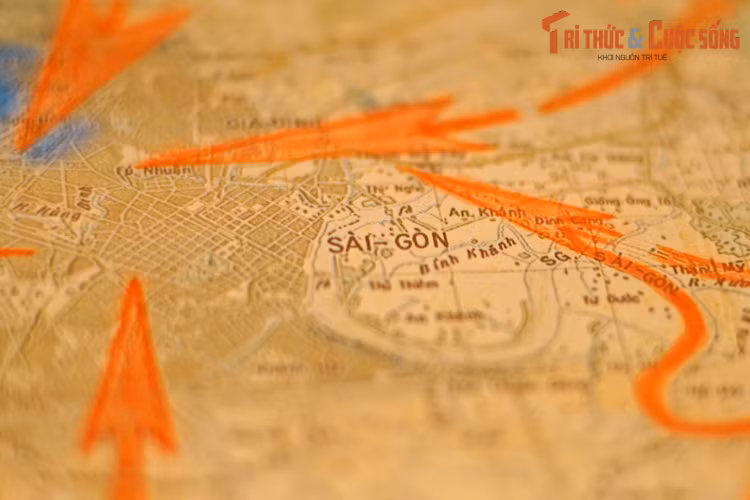 Trên hướng Đông Nam, Quân đoàn 2 có nhiệm vụ đánh chiếm Bà Rịa, căn cứ Nước Trong, Long Bình, chặn đường rút chạy của địch trên sông Lòng Tàu, sau đó phát triển vào nội thành cùng Quân đoàn 4 đánh chiếm Dinh Độc Lập.