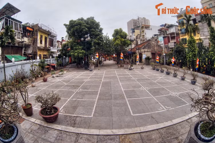 Nằm ở phường phố Huế, quận Hai Bà Trưng, Hà Nội, chùa Vua - Quán Đế Thích – là một trong tứ quán Thăng Long xưa, đồng thời là trung tâm cờ tướng có lịch sử lâu đời nhất Việt Nam.