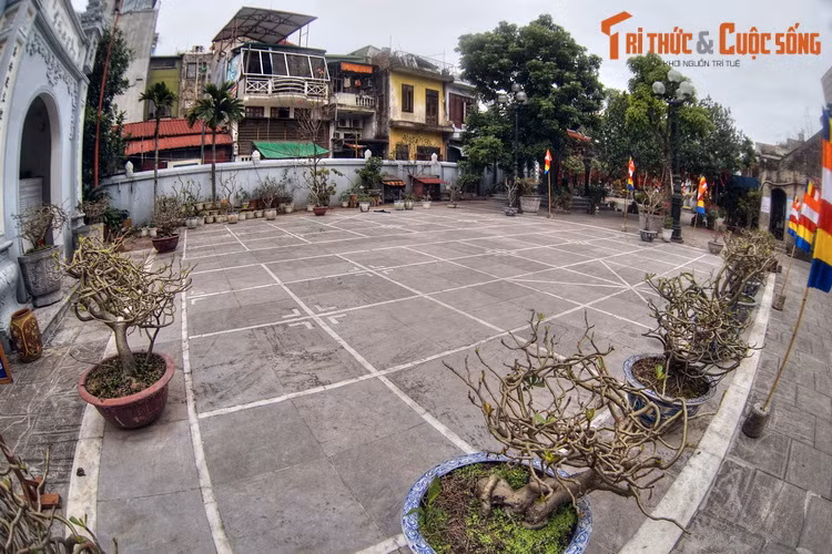 Ngày mồng 9 là ngày chính hội, cũng là ngày diễn ra trận chung kết. Ngay từ sáng sớm đã có nhiều người đến chùa mong cầu phúc, cầu tài, cầu bình an và cũng là để chọn một vị trí thích hợp để xem trận quan trọng nhất của giải cờ.
