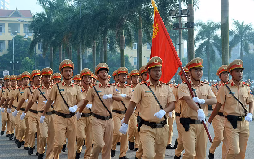 Nhằm đẩy mạnh thực hiện cuộc vận động xây dựng phong cách người công an nhân dân, bản lĩnh, nhân văn, vì dân phục vụ, sáng 12/9, tại Hà Nội, Phòng CSGT Đường bộ - Đường sắt - Công an TP Hà Nội đã tổ chức hội thi “Điều lệnh, võ thuật Công an nhân dân năm 2017”, trước thềm Hội nghị APEC 2017.