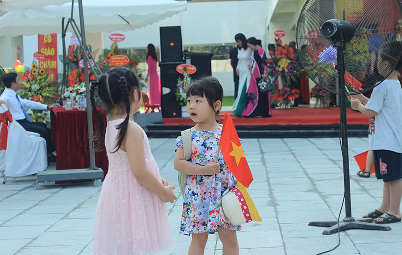 Vẻ đẹp hồn nhiên, ngây thơ của các bé trong ngày khai giảng ở trường mầm non Ánh Sao.