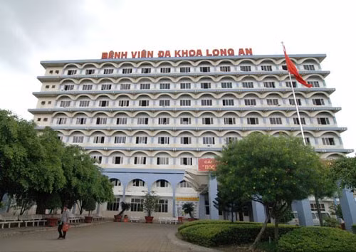 Diem nong 24h: O to dien tong canh sat nga nhao o Ha Noi-Hinh-2