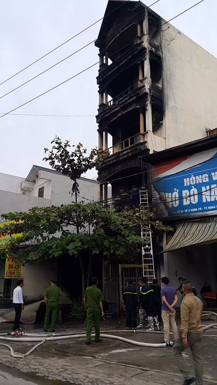 Cơ quan công an phối hợp với các đơn vị bảo vệ, phong tỏa hiện trường.