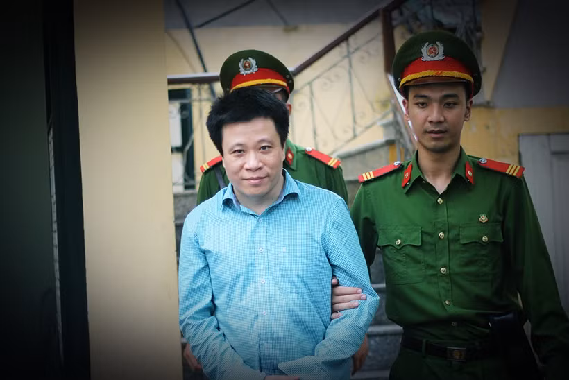 Bị cáo Hà Văn Thắm bị tuyên phạt: Chung thân với tội Tham ô tài sản; 19 năm tù tội Cố ý làm trái quy định của nhà nước về quản lý kinh tế gây hậu quả nghiêm trọng; 20 năm tù tội Lạm dụng chức vụ, quyền hạn chiếm đoạt tài sản; 18 năm tù tội Vi phạm quy định về cho vay trong hoạt động của các tổ chức tín dụng. Tổng hình phạt là chung thân.
